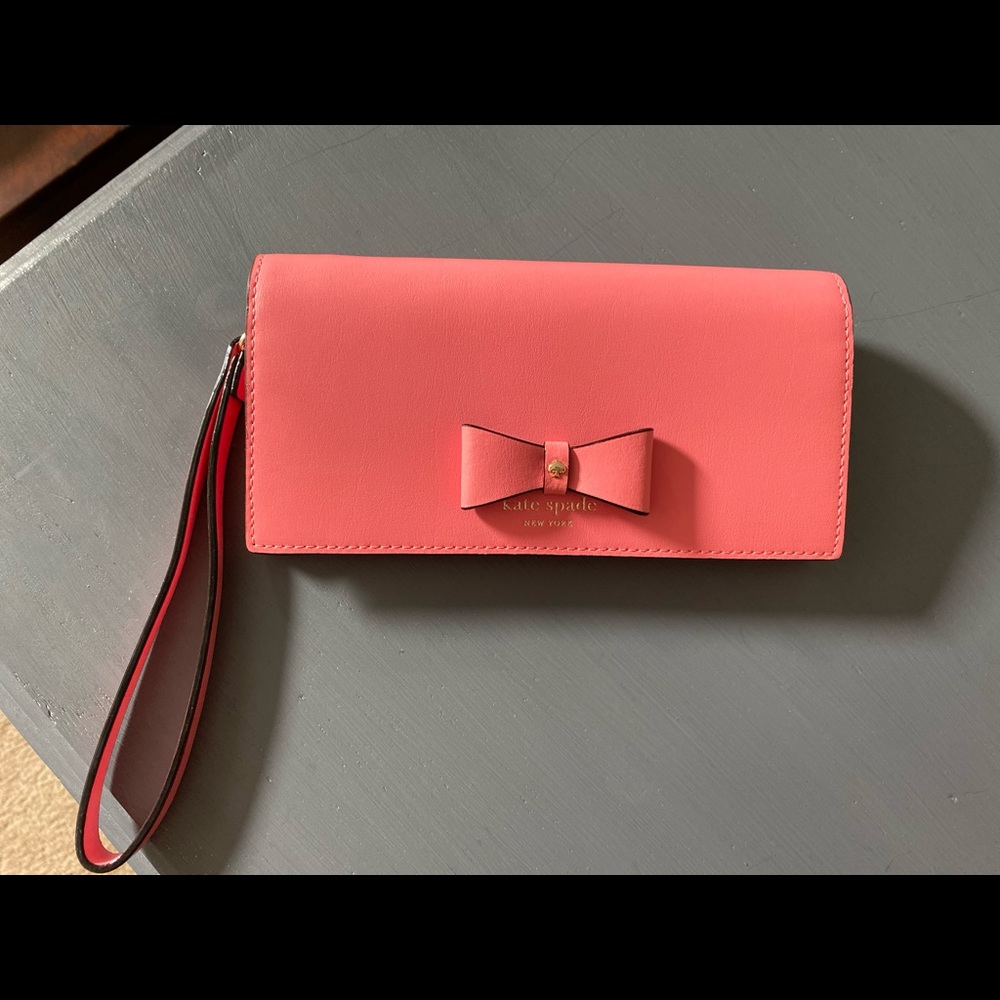 Kate Spade Wristlet - Picture 1 of 3